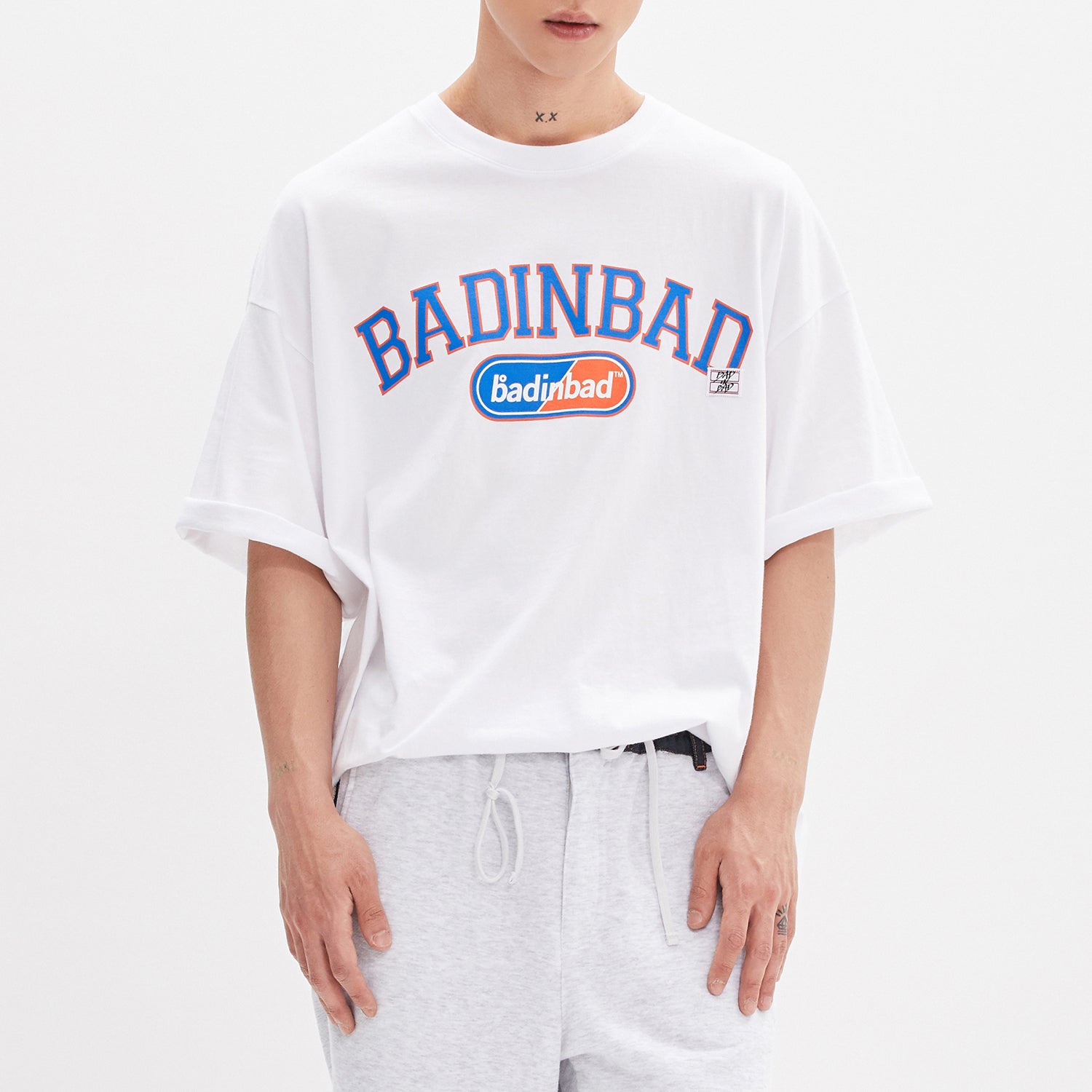 ESSENTIAL ARCH LOGO TEE_WHITE