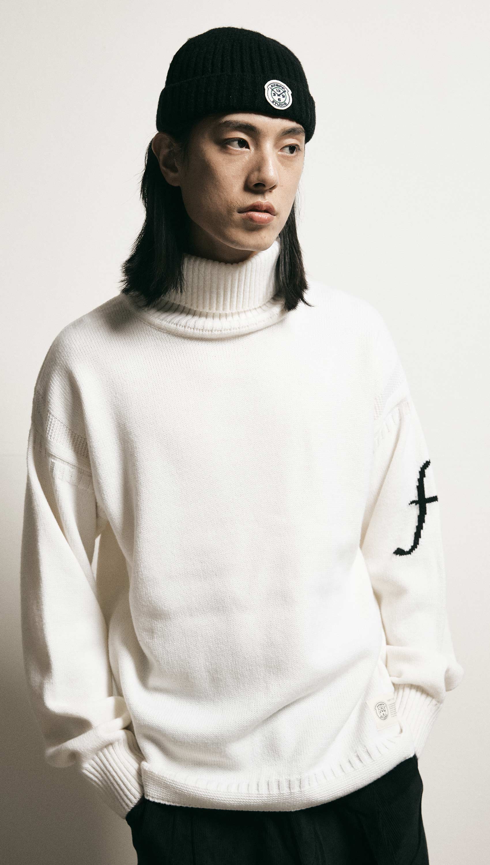 F logo wool turtleneck (Ivory)