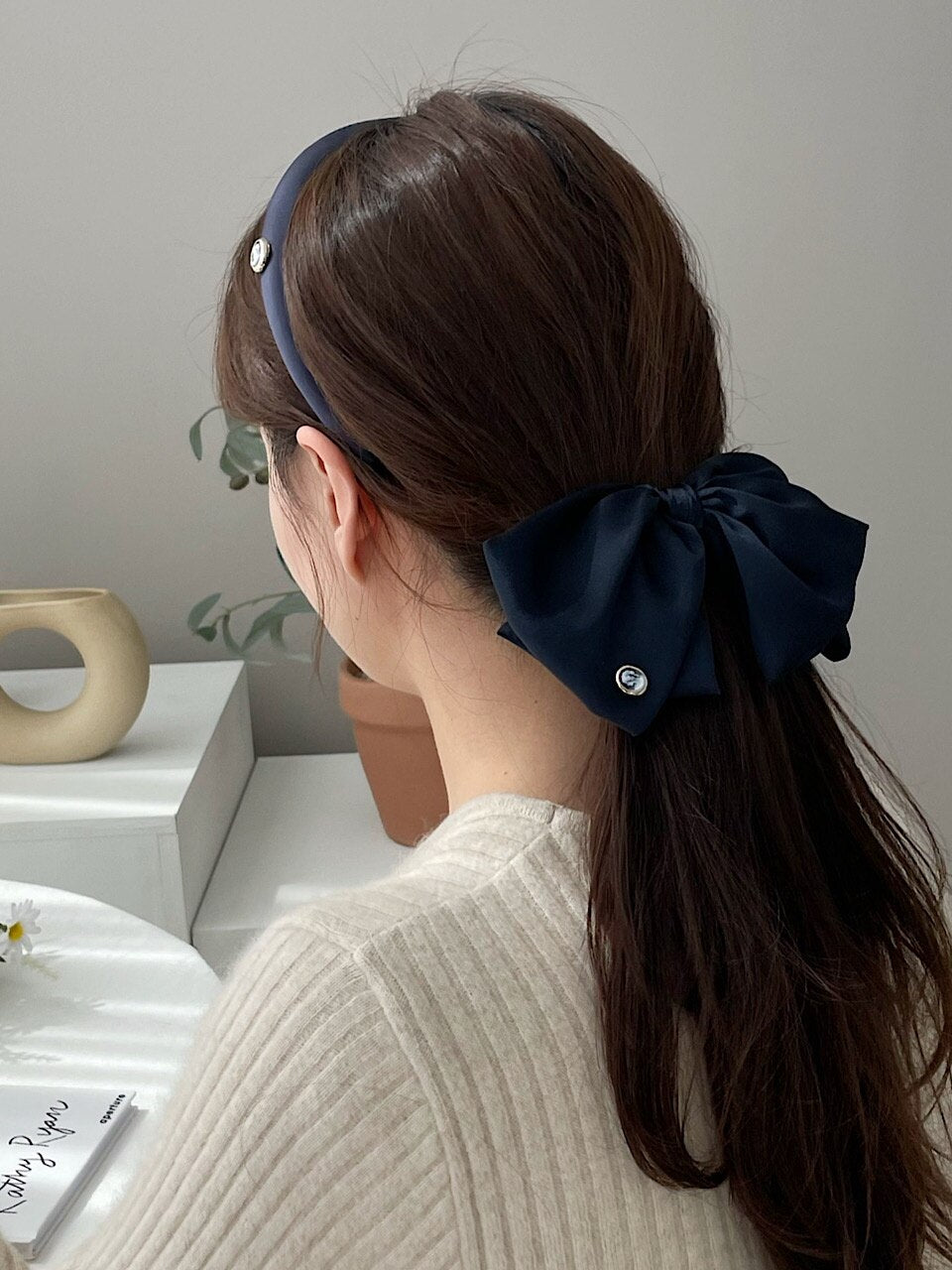 Vintage Mood Cameo Satin Slim HairBand [Navy]