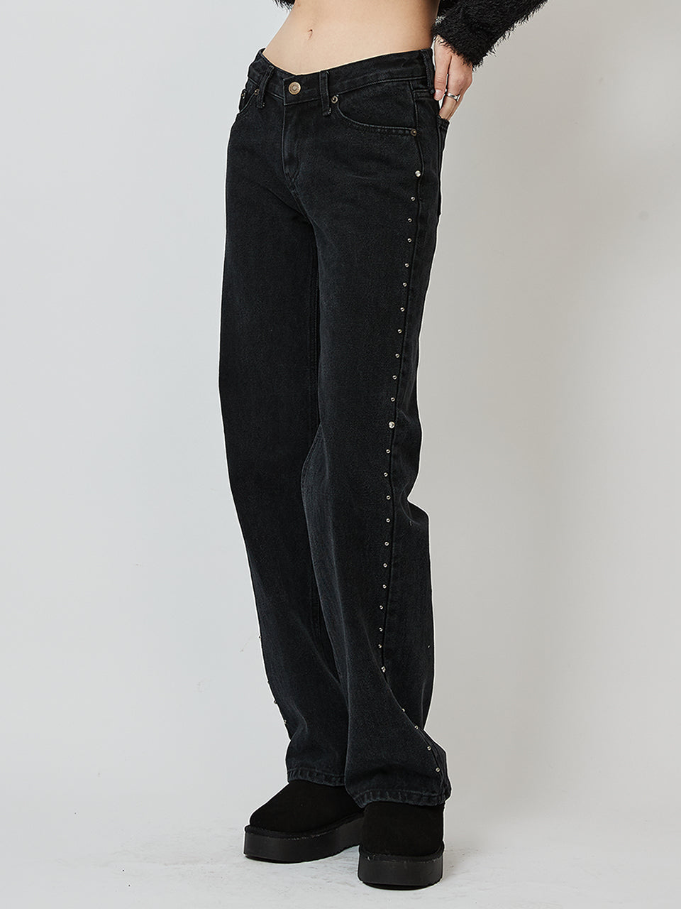 LOW-RISE STUD JEANS_BLACK