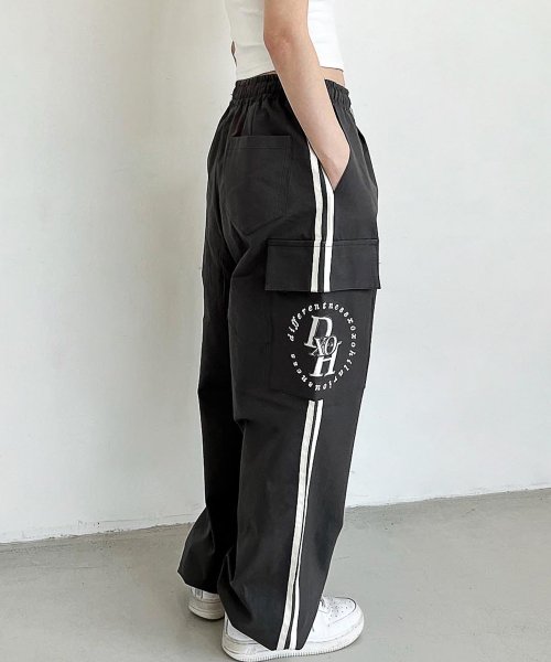 CIRCLE STACK LOGO CARGO TRACK PANTS