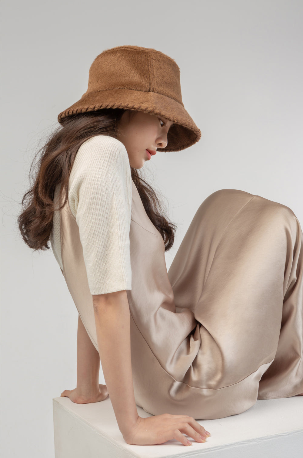 SOFT BROWN BUCKET HAT