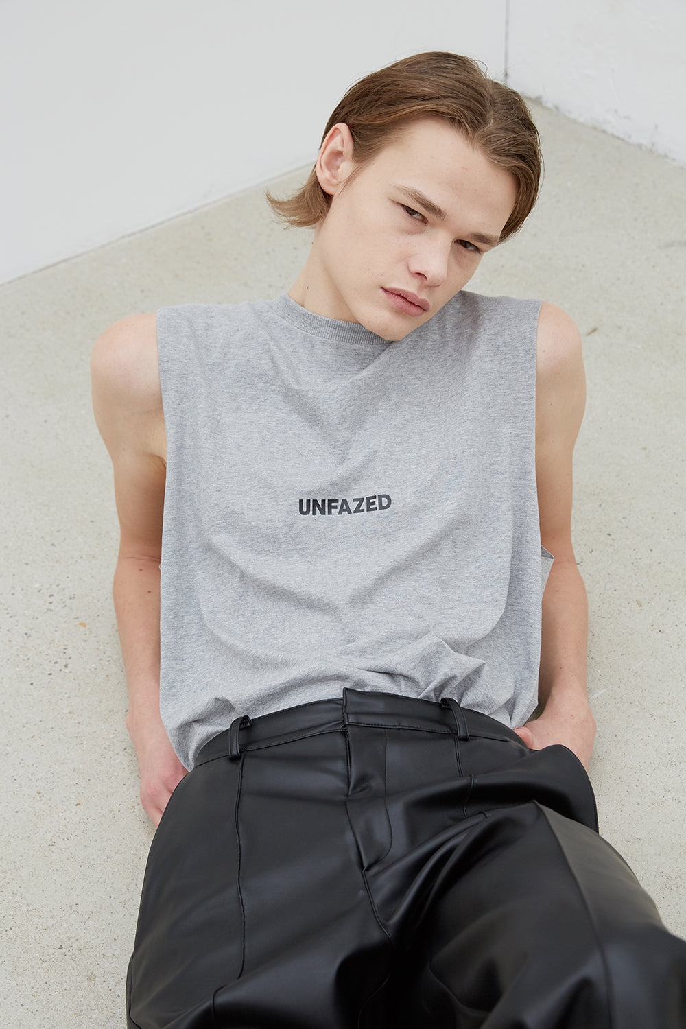 UNFAZED SLEEVELESS (GREY)