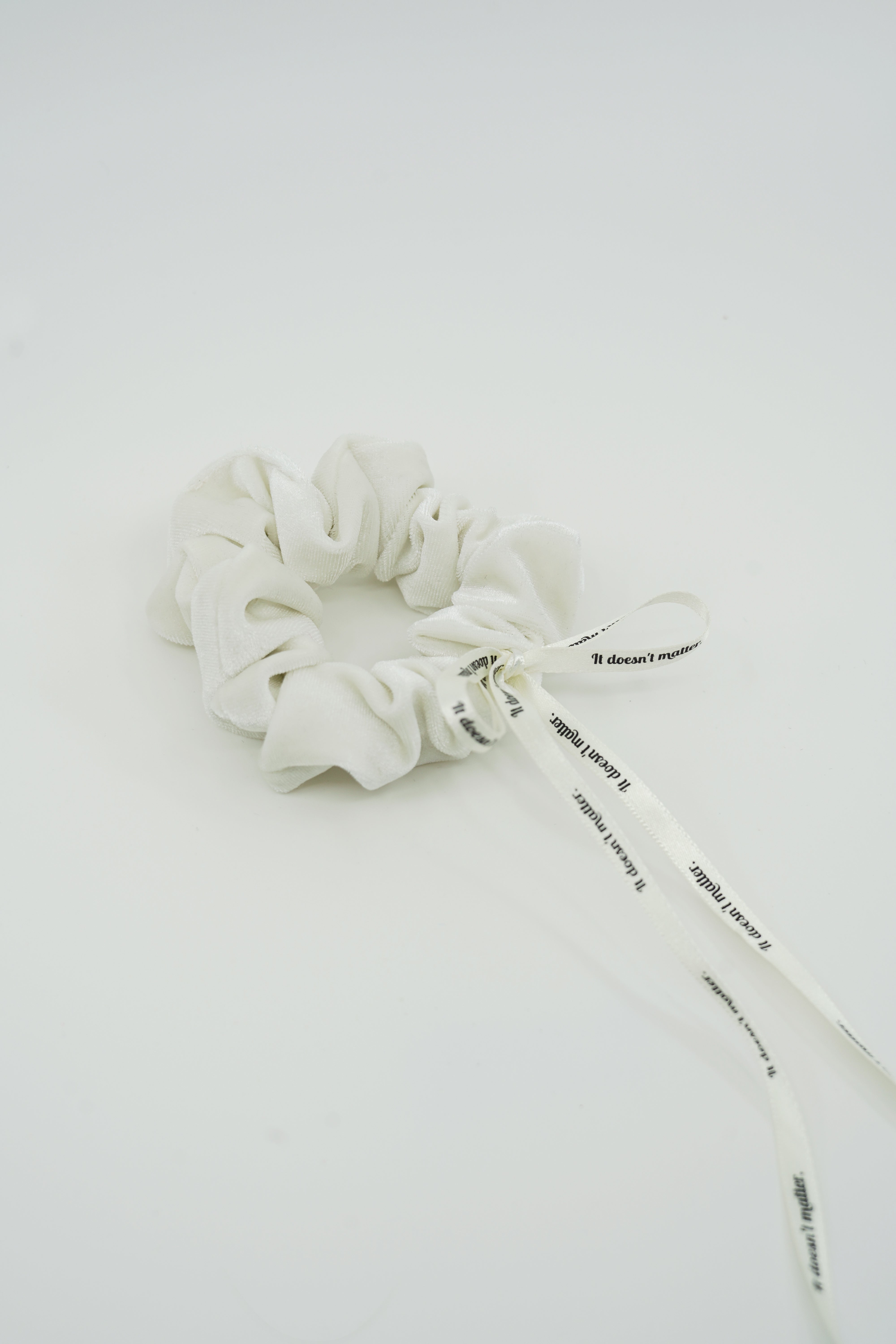 [Velvet] Mizz ribbon scrunchie (Ivory) 