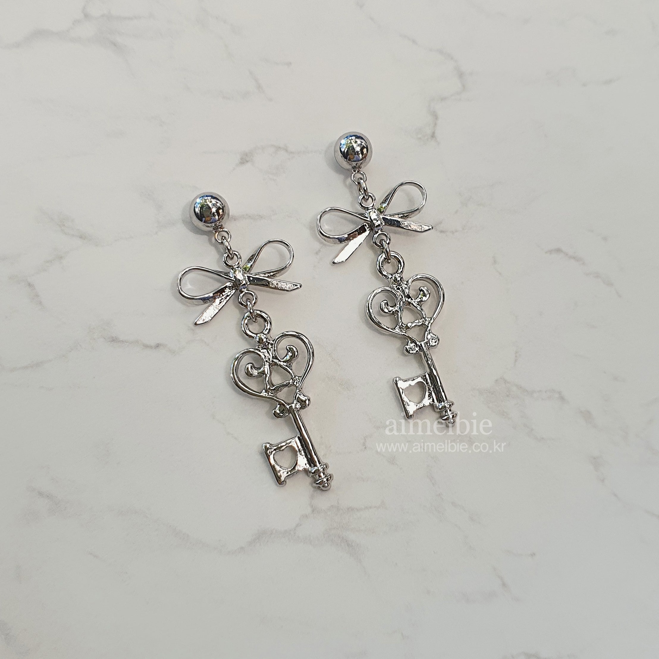 Sweet Silver Key Earring (LOONA Heejin, Billlie Haruna Earring)