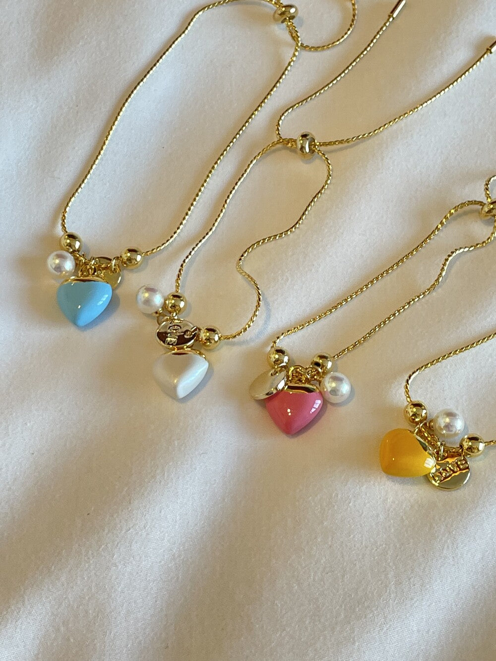 0030 Colored heart pendant gold bracelet