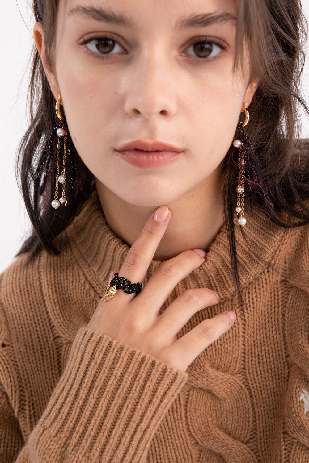 Black knit with chain layered ring