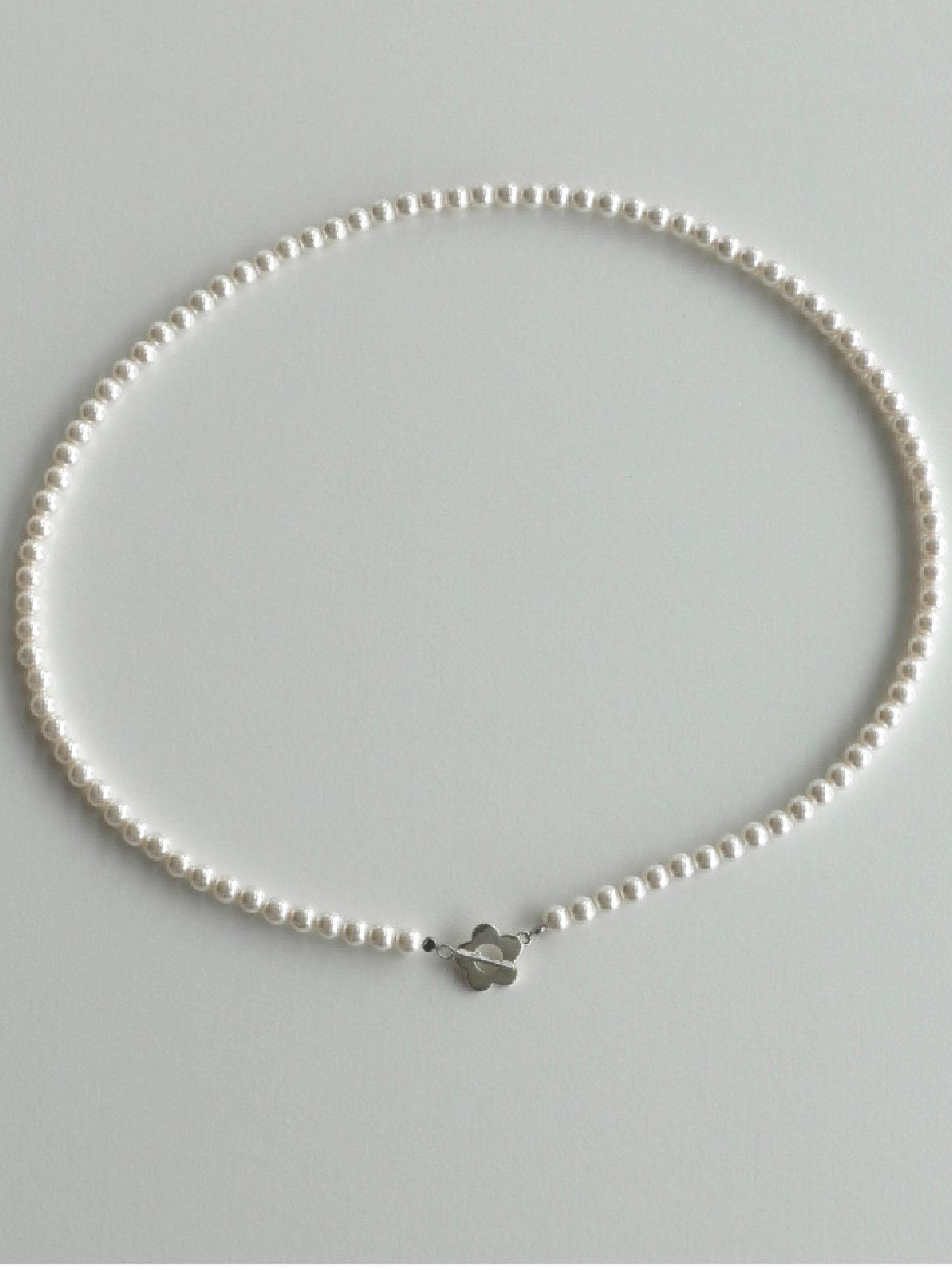 Flower pearl necklace / silver