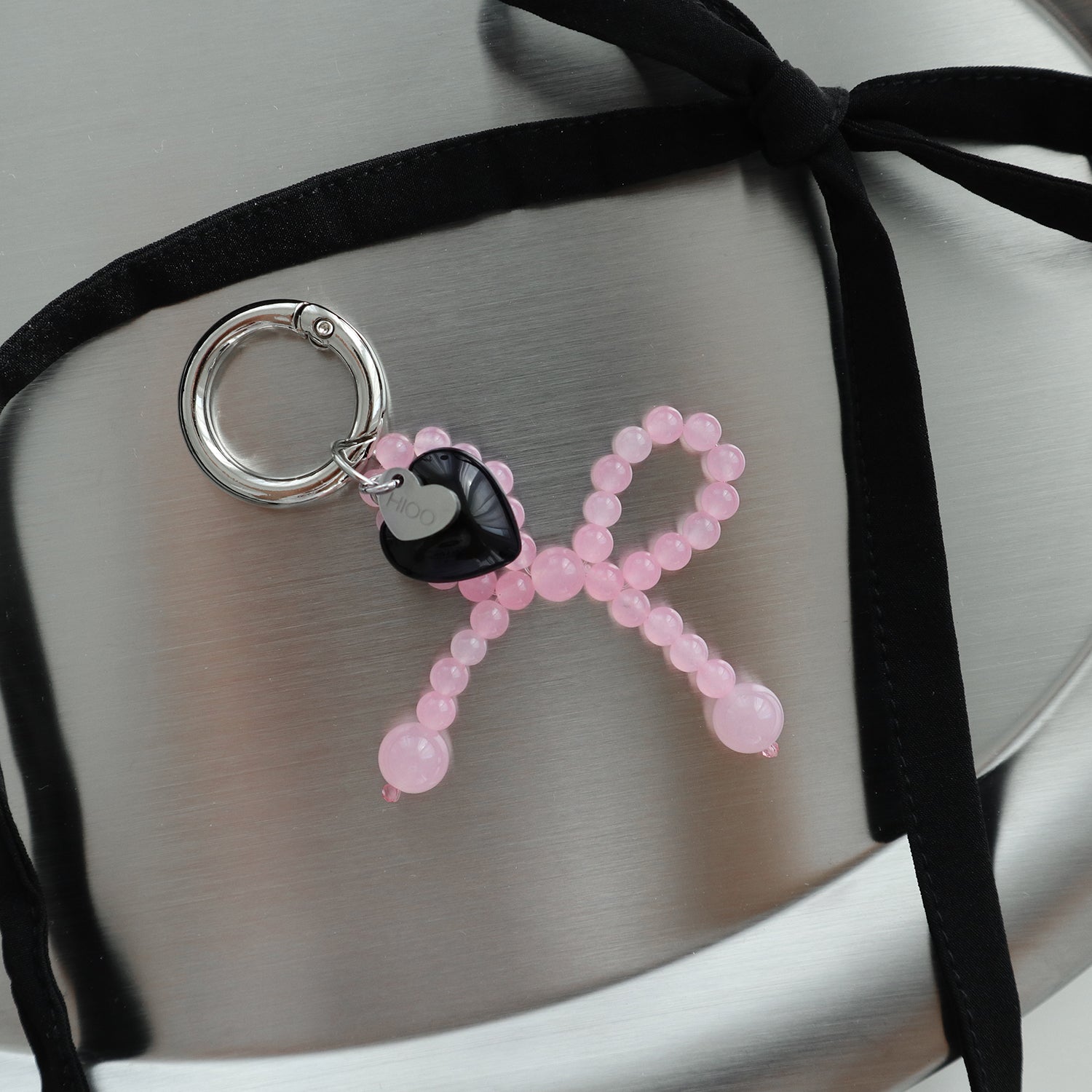 ribbon keyring - pink, black.