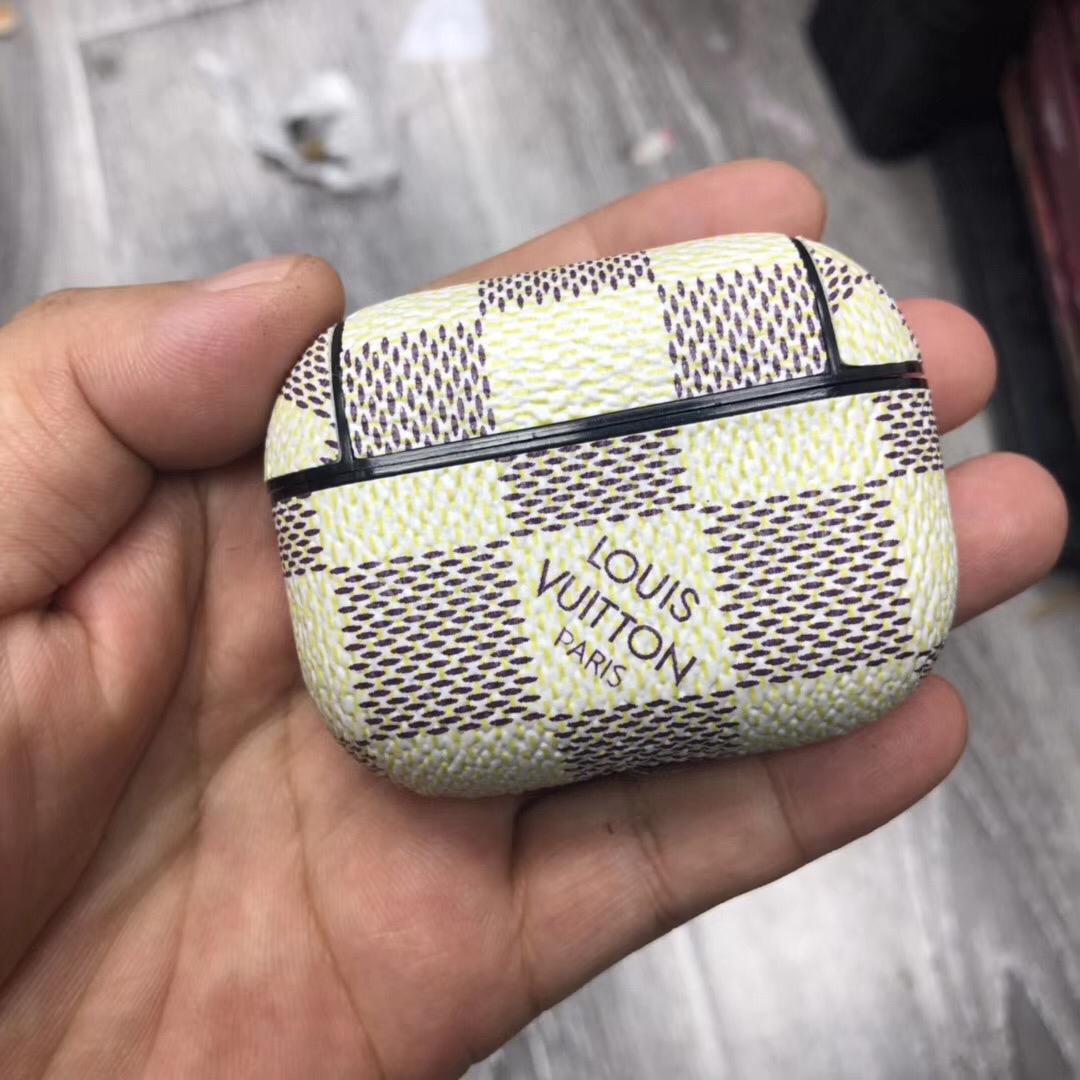 LV Checkered Airpods Pro Case - White – AirpodProtector