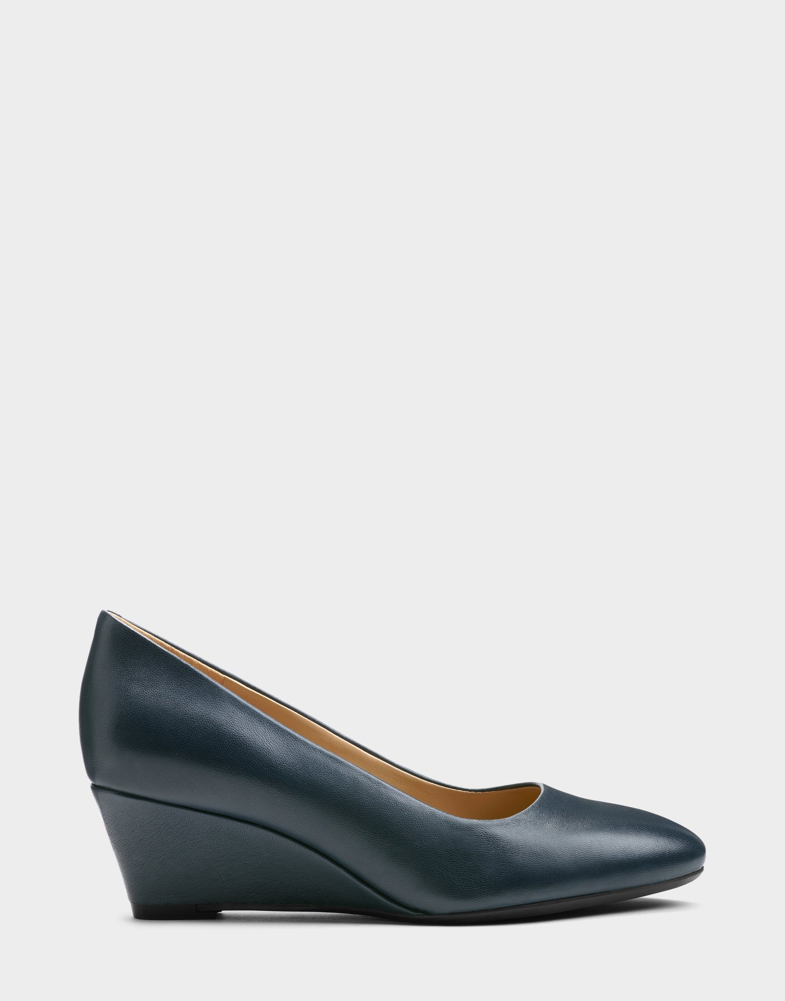 aerosoles navy pumps