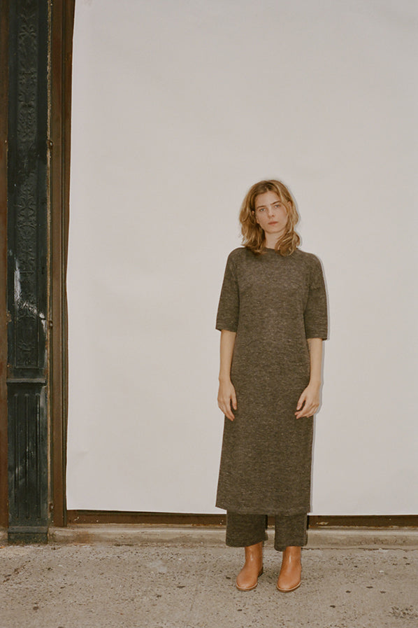 FACIL CREWNECK DRESS, BLACKENED FLAX