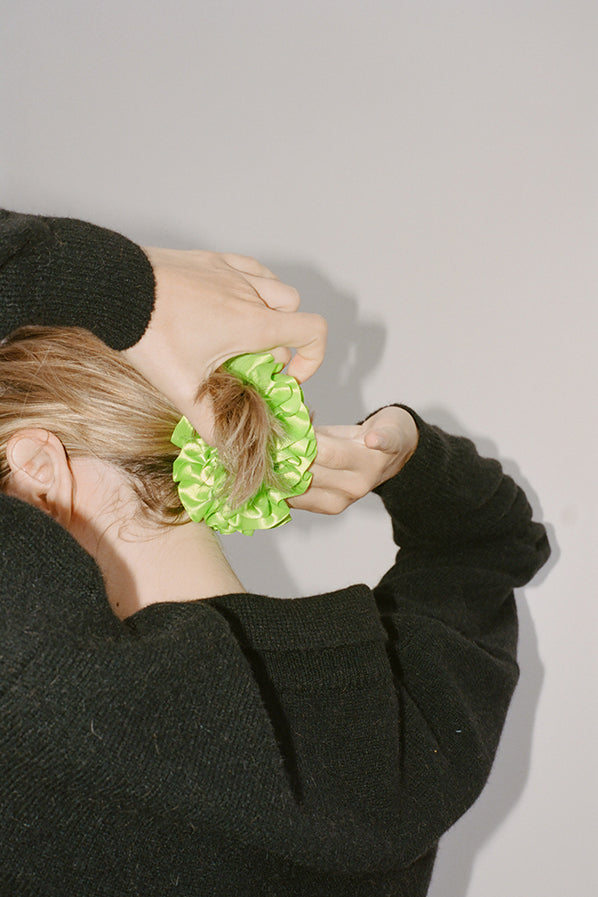 CARNATION SCRUNCHIE, FLUO