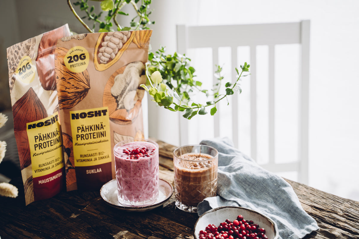 Protein-rich vegan smoothies: Chocolate & Banana and Lingonberry – Nosht