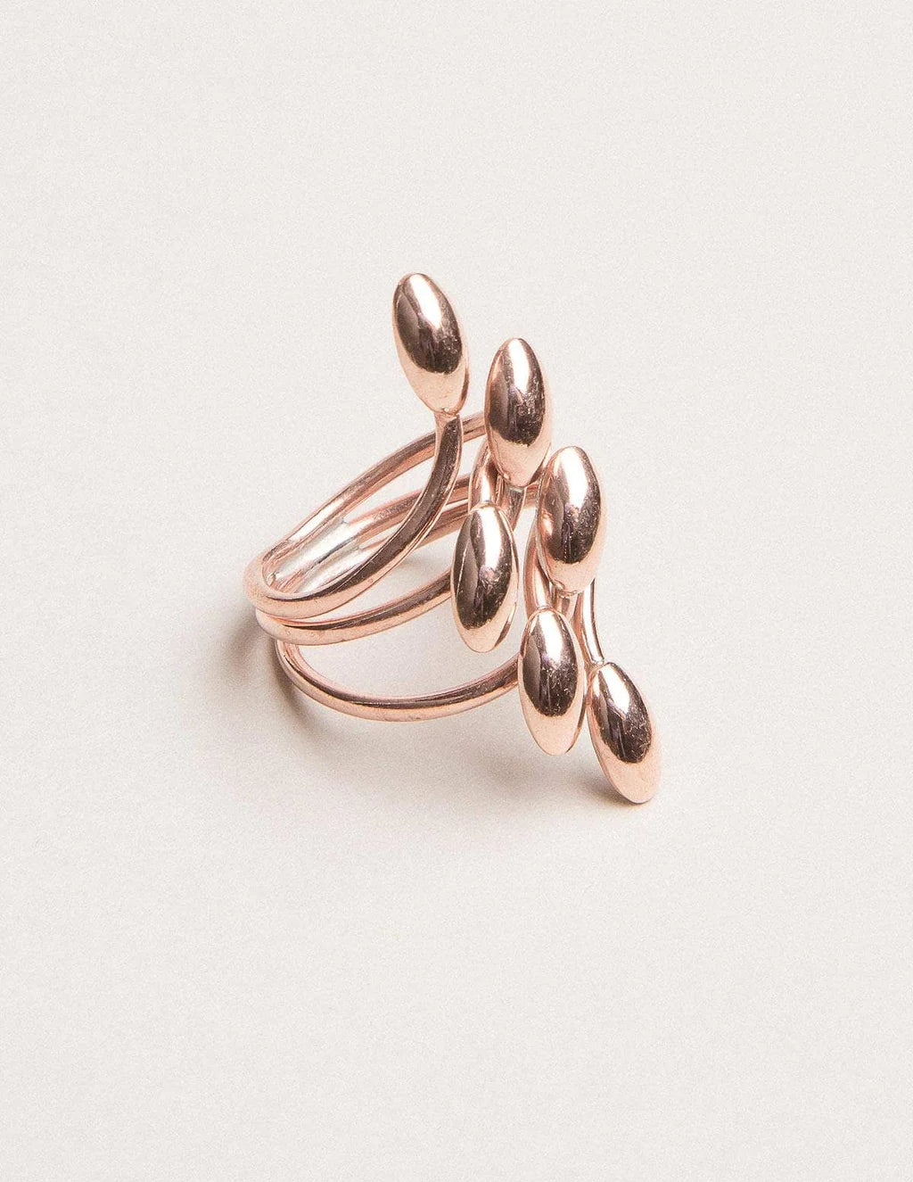 Copper Ring: किस उंगली में पहननी चाहिए तांबे की अंगूठी? क्या हैं इसके  चमत्कारी फायदे - Republic Bharat