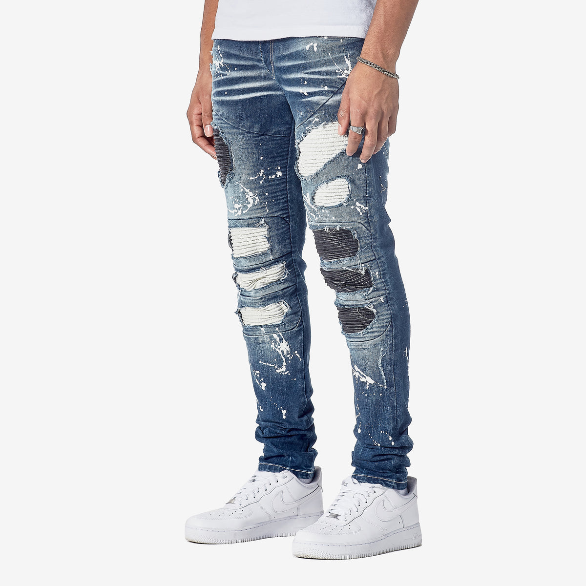 LIGHT SAND BLUE JEANS W/ BIKER RIP & REPAIR