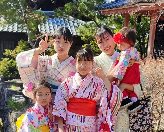 ４姉妹とママ　着物姿