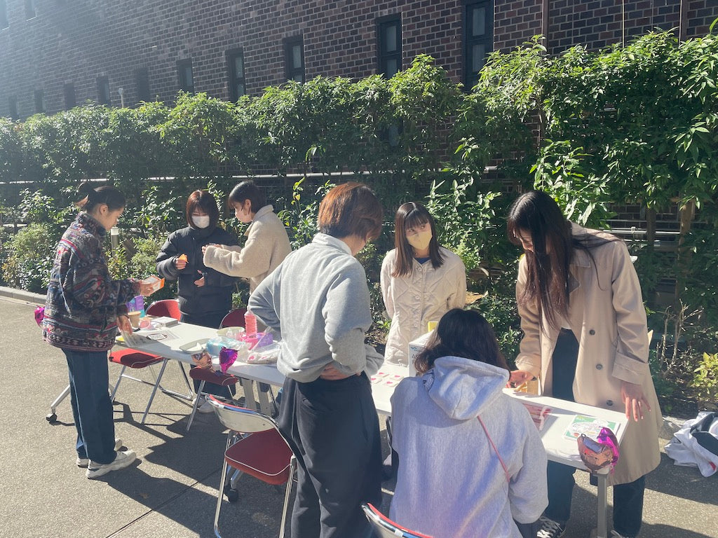 武庫川女子大学のフェムテックイベントの月経カップと吸水ショーツの展示