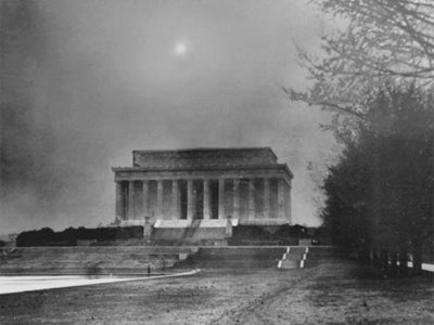 Lincoln Memorial covered with dust