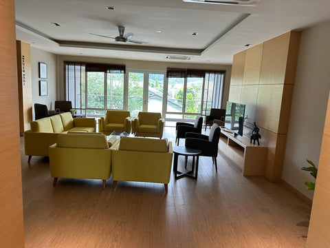 马来西亚养老院的电视休息室