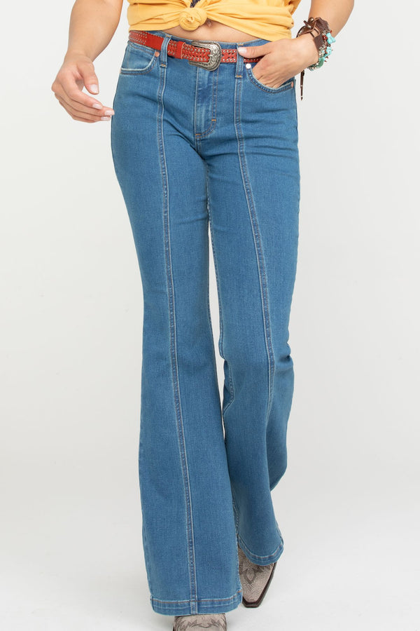 Wrangler Women S Modern Classic Seamed Flare Jeans Wonderwest By