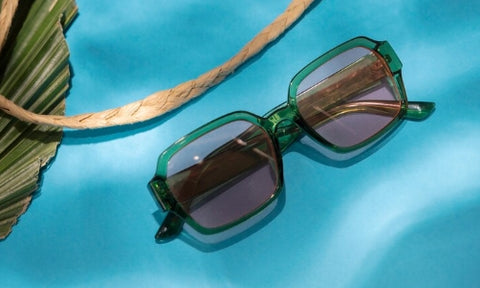 The Features to Consider When Buying Glasses for the Beach