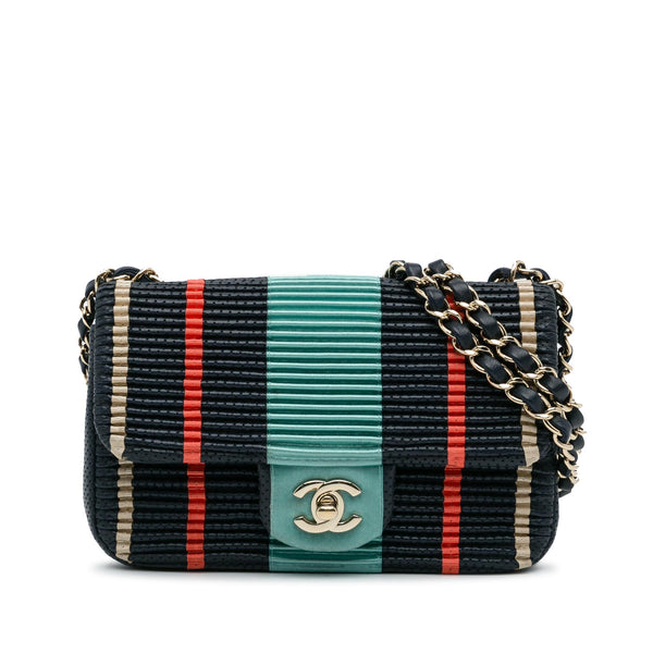 Chanel CC Calfskin Box Flap Bag (SHG-GGzEwT) – LuxeDH