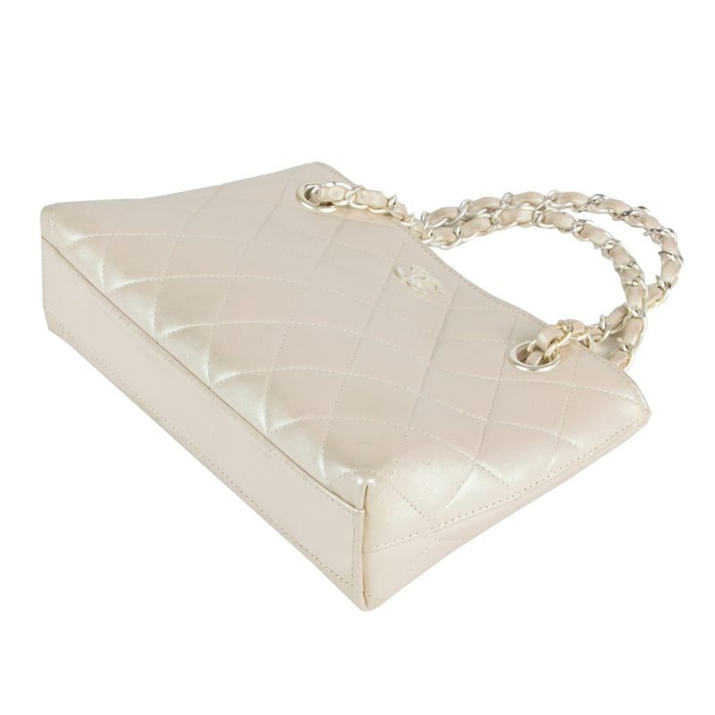 Chanel White Lambskin Shoulder Bag (Authentic Pre Owned) – LuxeDH