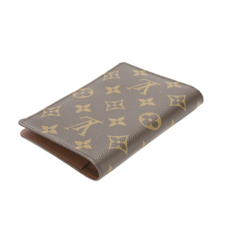 Louis Vuitton Monogram Couverture Passport Cover (Pre Owned) – LuxeDH