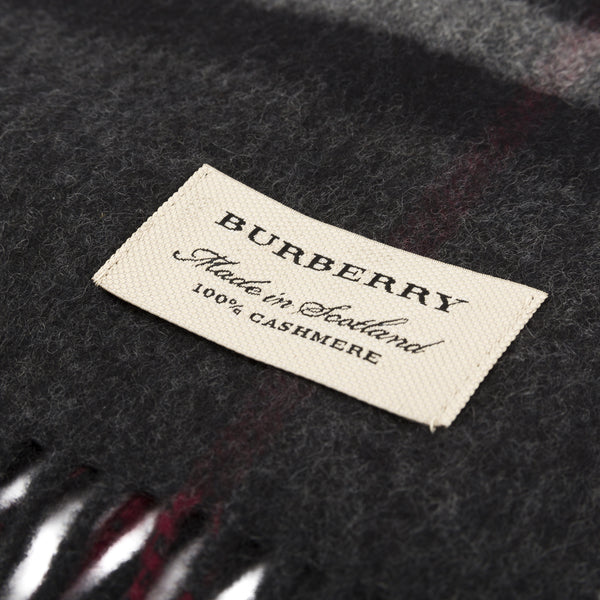 burberry scarf label