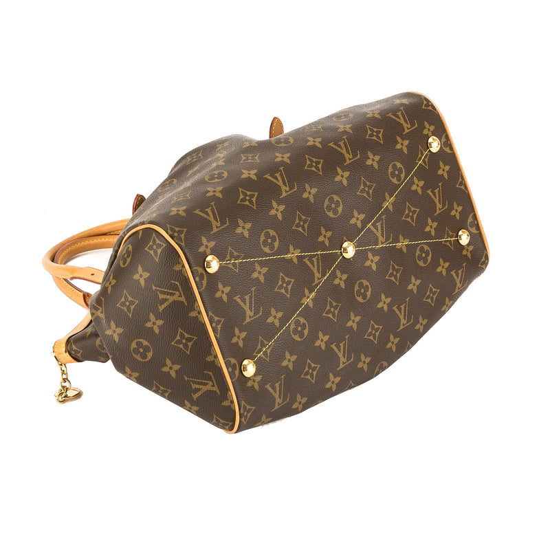 Saint Louis Galleria on X: Louis Vuitton, Gucci, Prada, and more! Come  visit @Dillards for a Vintage Designer Handbag Trunk Show this Saturday,  March 17 from 10 AM - 2 PM!