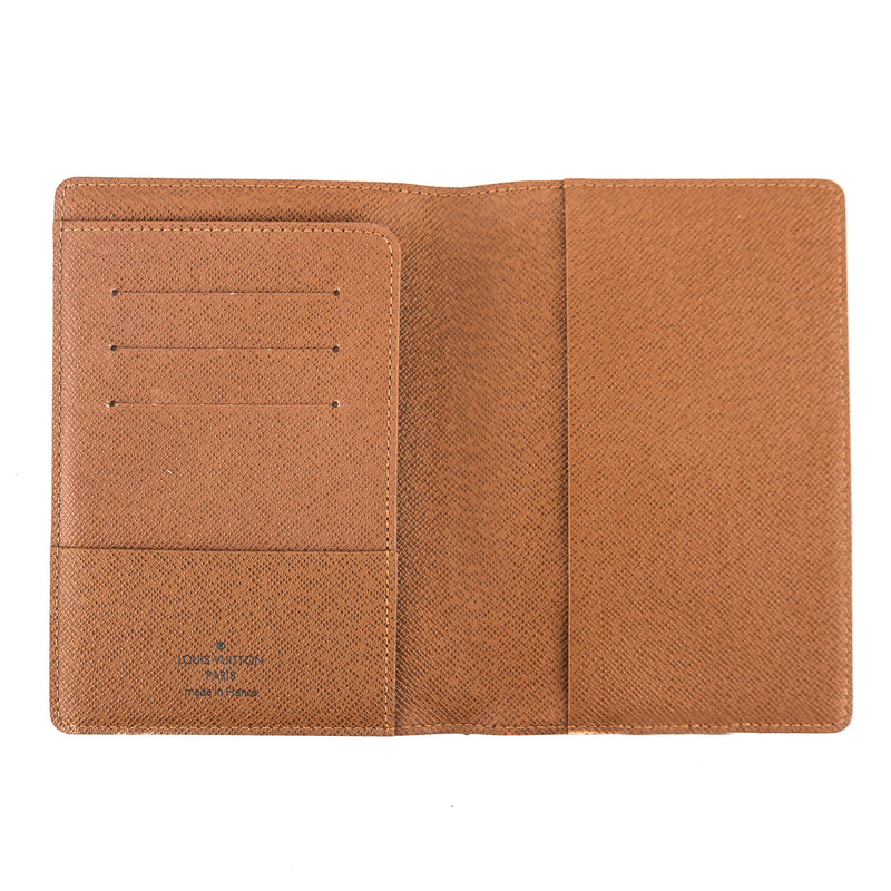 Louis Vuitton Monogram Canvas Passport Cover (Pre Owned) – LuxeDH