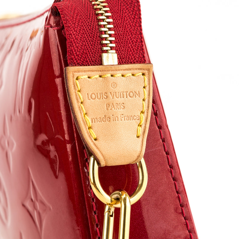 Louis Vuitton Pomme D&#39;Amour Monogram Vernis Leather Pochette Accessoir – LuxeDH