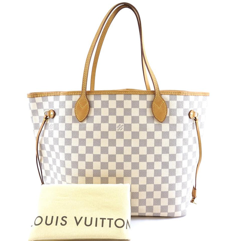 Louis Vuitton Neverfull - A full review on this timeless tote + photos!