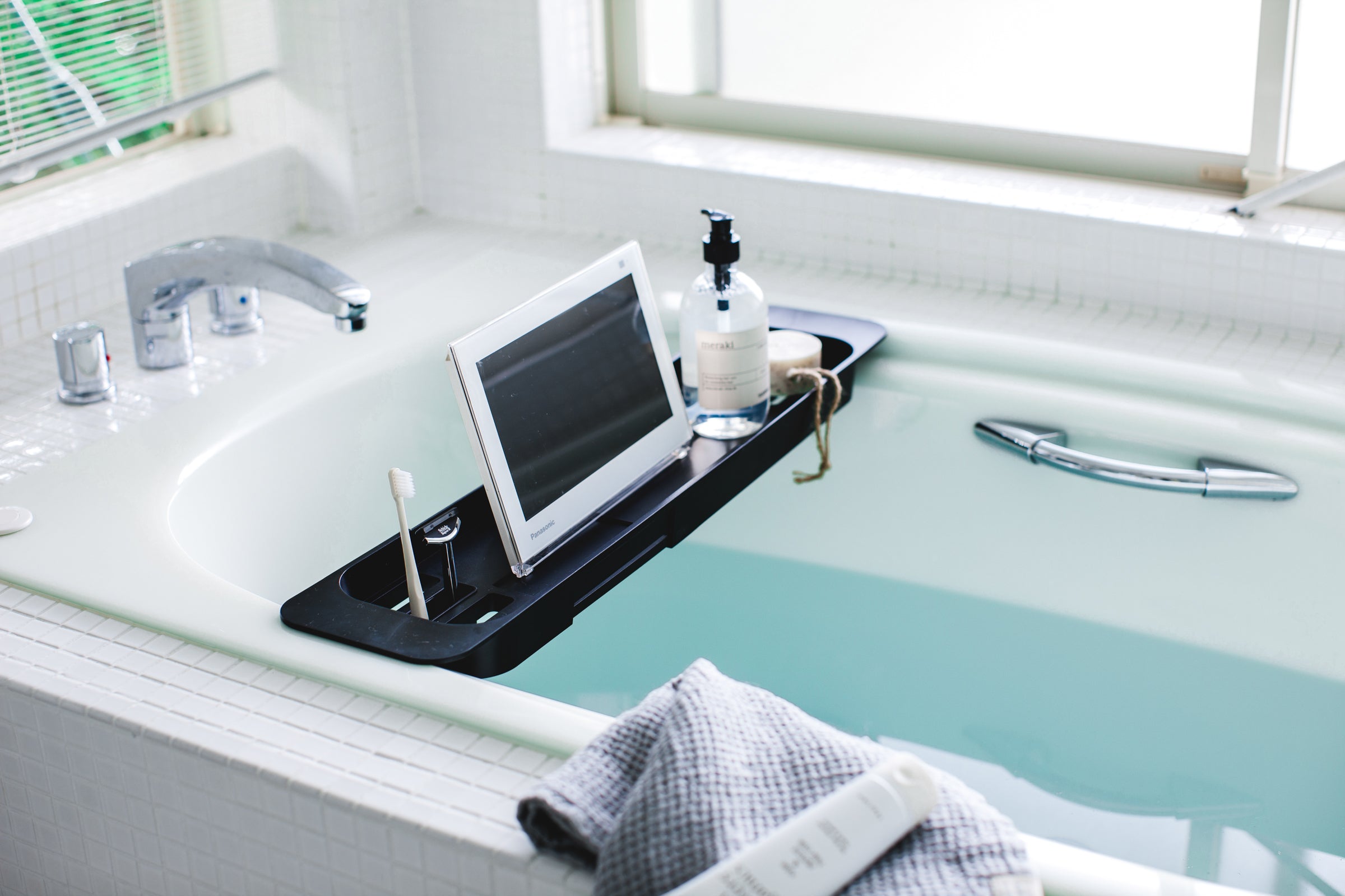 12 Bath Trays – Best Bath Racks For Your 2023 Self-Care Routine