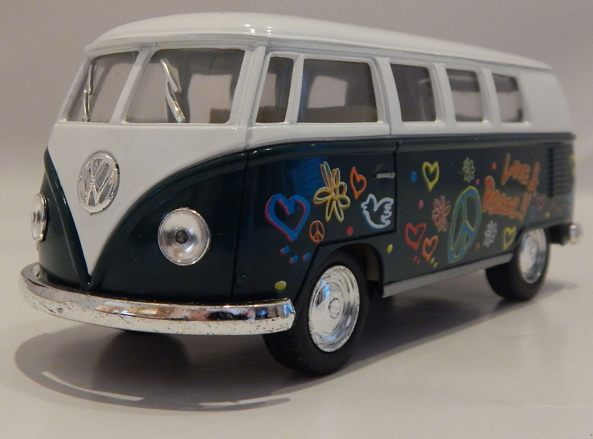Mars scheiden Afdaling 1962 Volkswagen Classic Bus with Decals 1:32 scale – Ms Sally's Collectibles