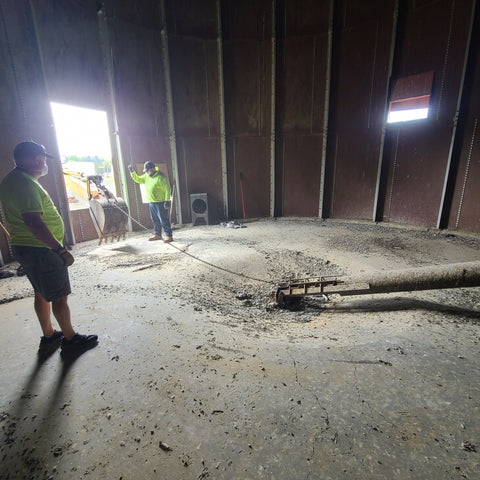 Removing the auger from the grain silo