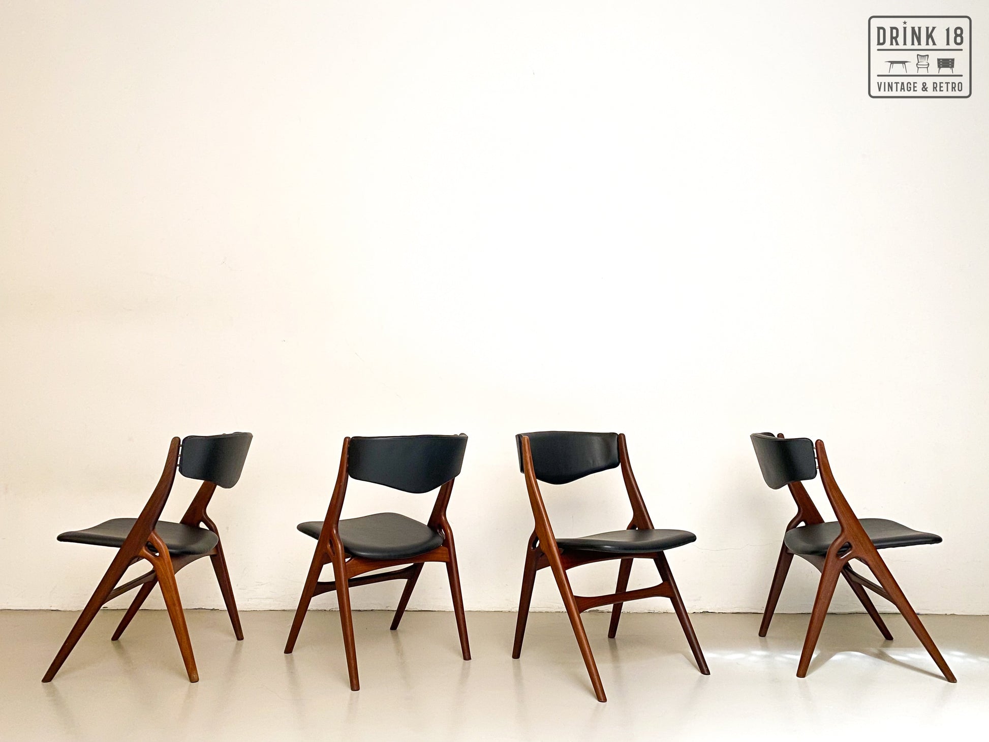 Fantastisch aanvaardbaar Kind Vier vintage Aska stoelen - Louis van Teeffelen – Drink 18