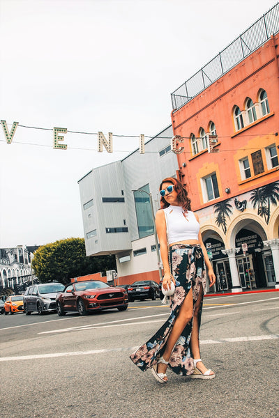 Venice Beach Sign and beach fashion