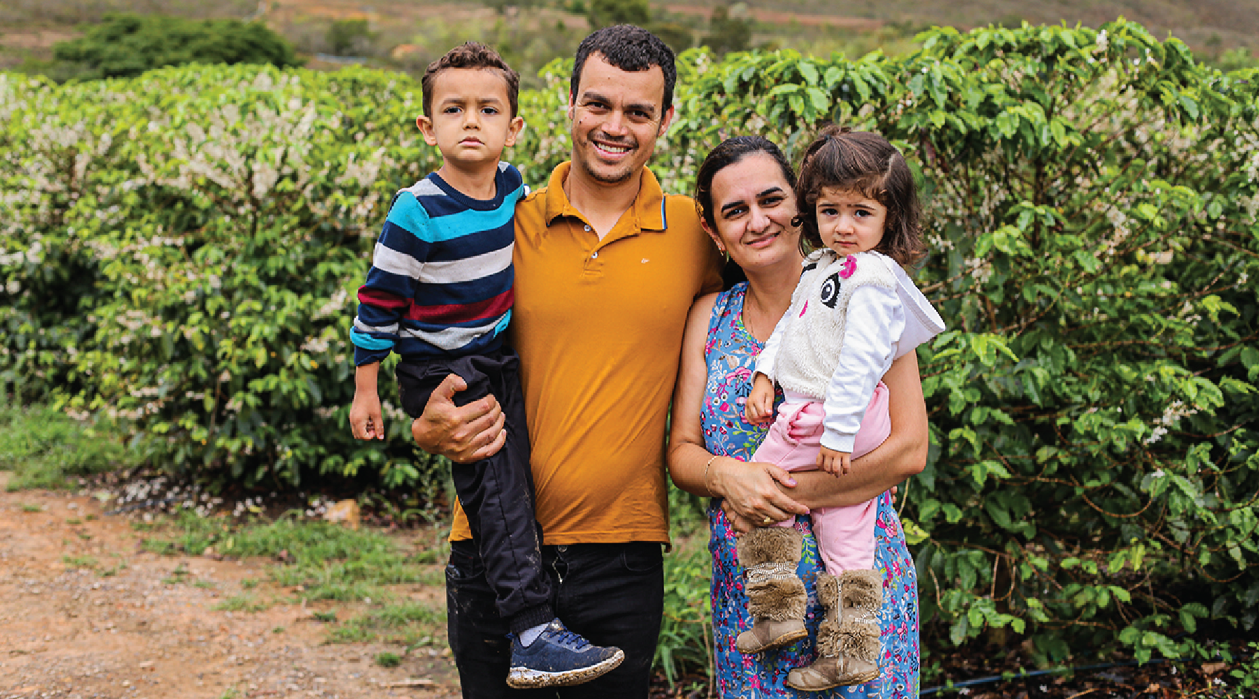 Brazilian coffee producer, Kleumon Silva Moreira and his family