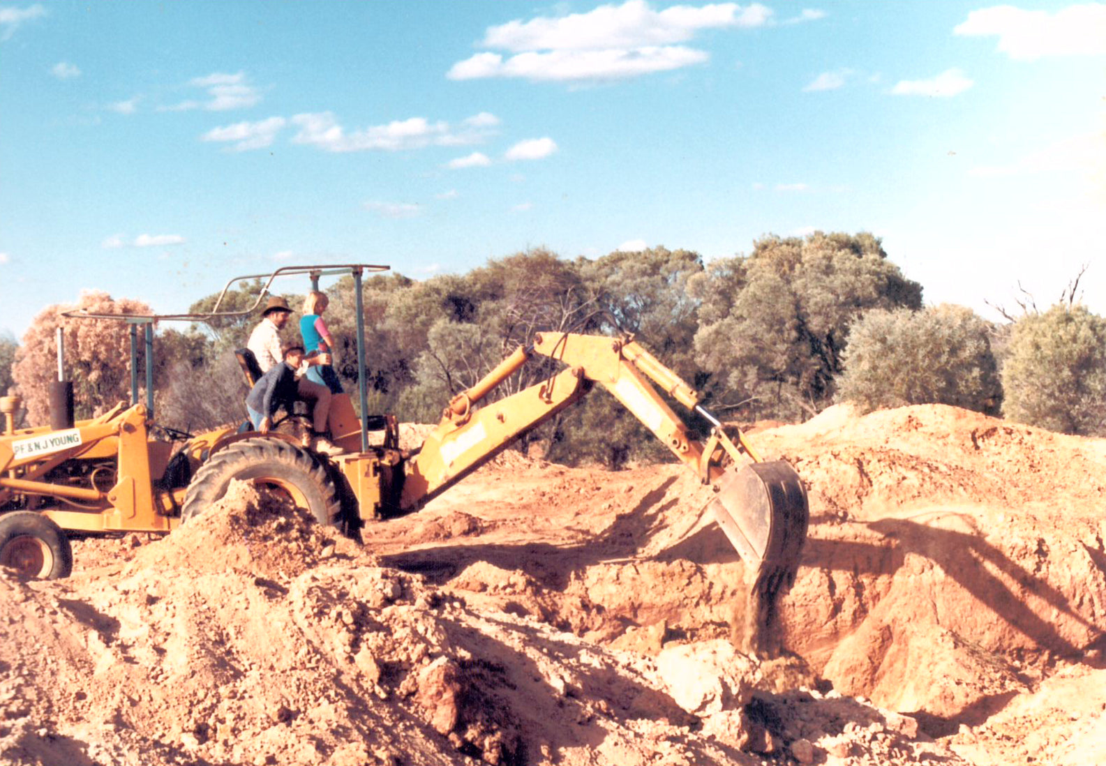 'Big Red Mine' Boulder Opal Mine in outback Queensland circa 1988