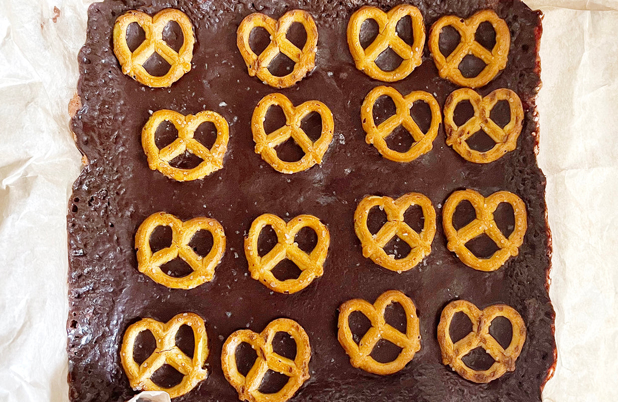 1 Bowl Vegan Pretzel Bars