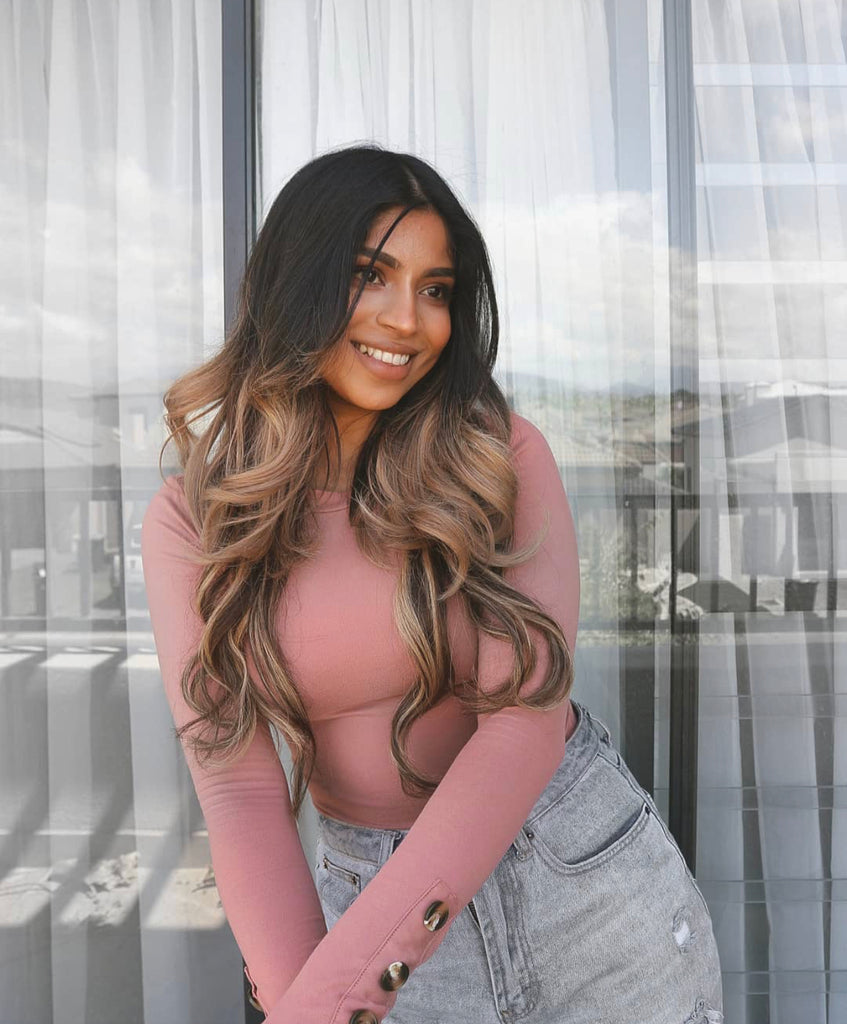 Image of influencer wearing Frontrow Highlighted Brown Extensions