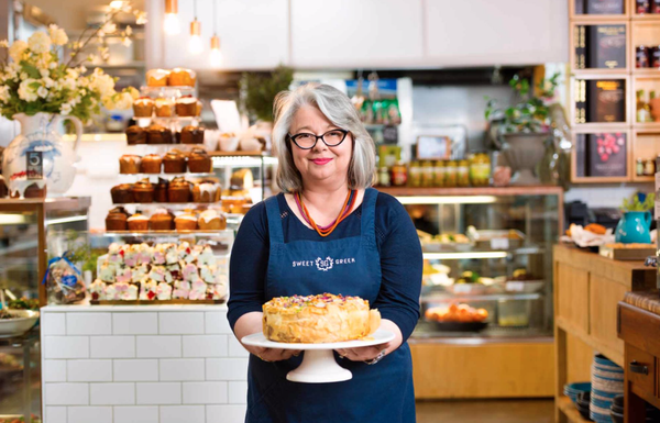 Kathy Tsaples and Grecian Purveyor join the fight against breast cancer with Australia's best olive oil Ladi Biosas Pink Ceramic bottle. 