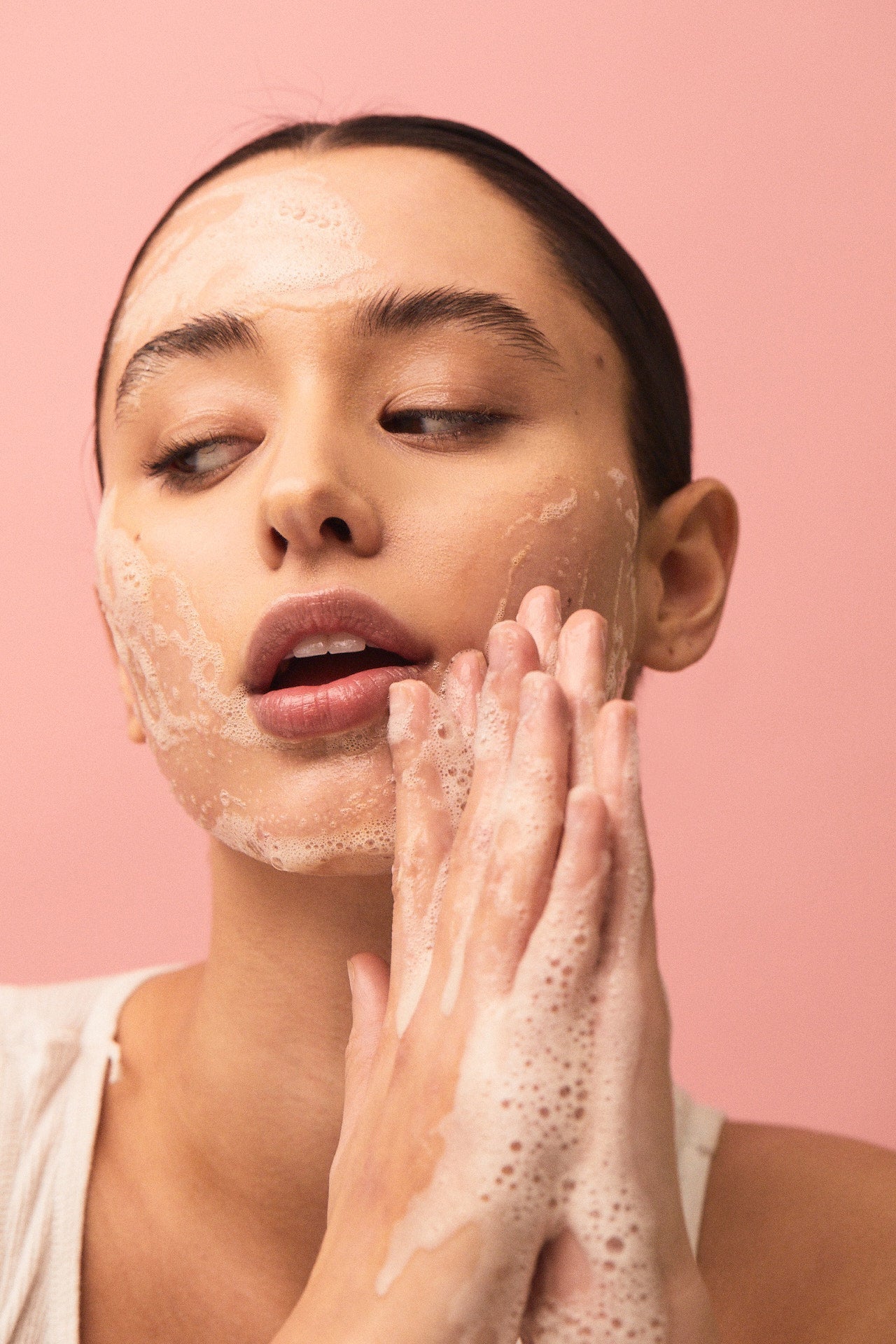 Best Natural Makeup Removers for Taking The Day Off The Detox Market image
