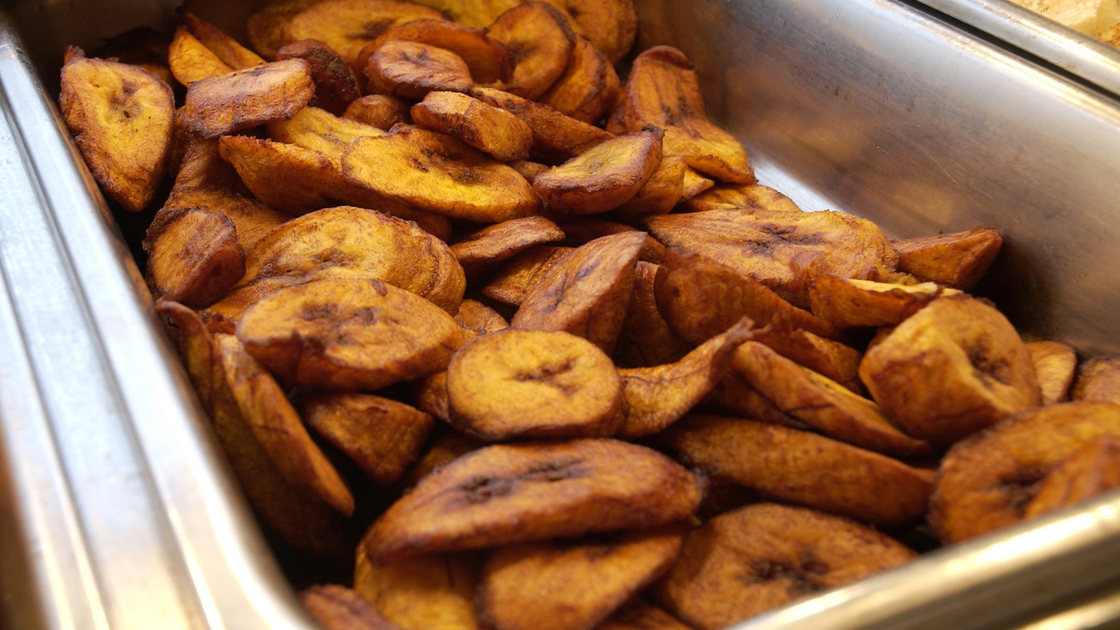a pan of baked plantains