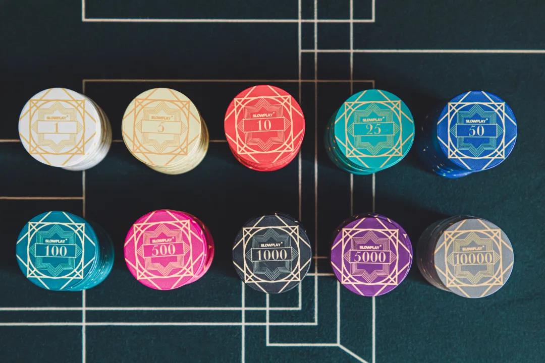 Vivid colors inspired by Art Deco style are adopted in SLOWPLAY's ACES Poker Chips