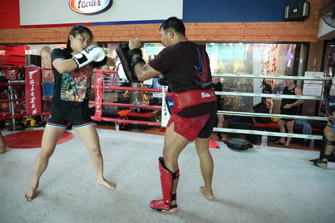 how to through a muay thai kick?