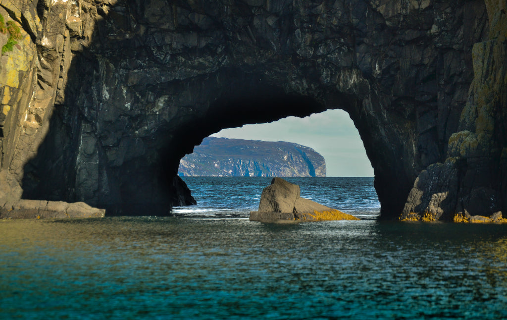 Natural arch and caves, Shiants, Isle of Harris. Image © Lewis Mackenzie