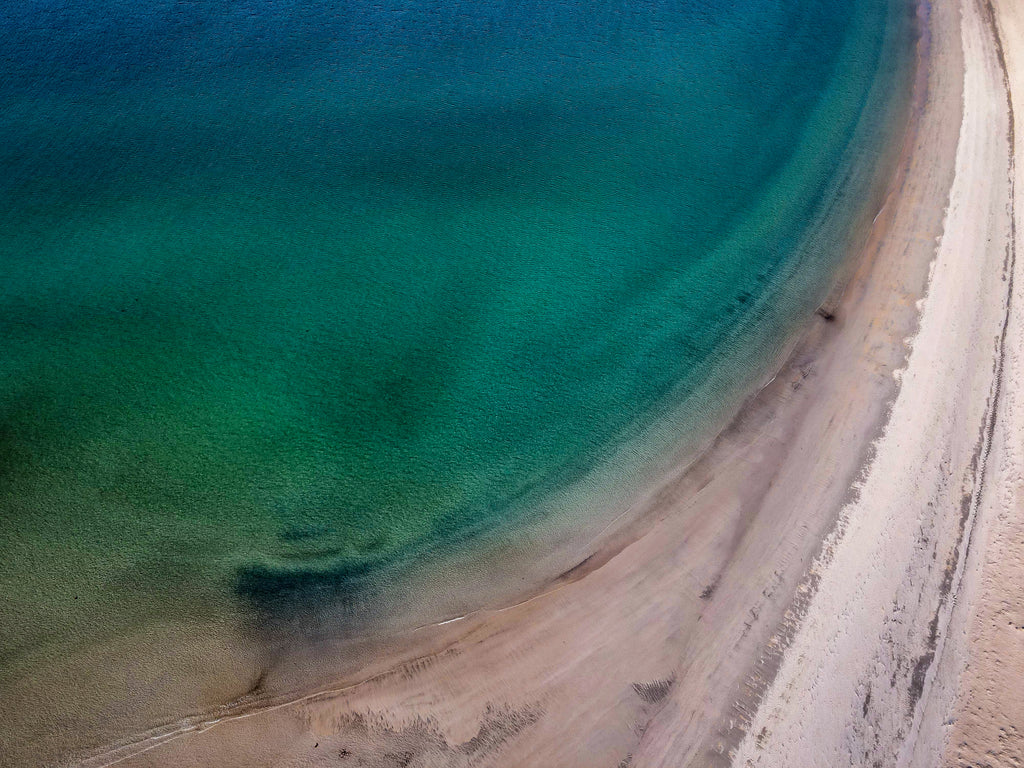 The perfect curves a a Harris coastline. Image © Iain Angus Macleod